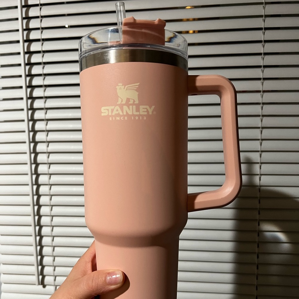*NEW* Stanley Quencher Tumbler 40 oz In Nectar